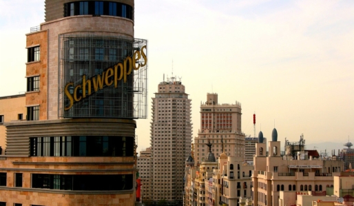 Icónico cartel de Schweppes